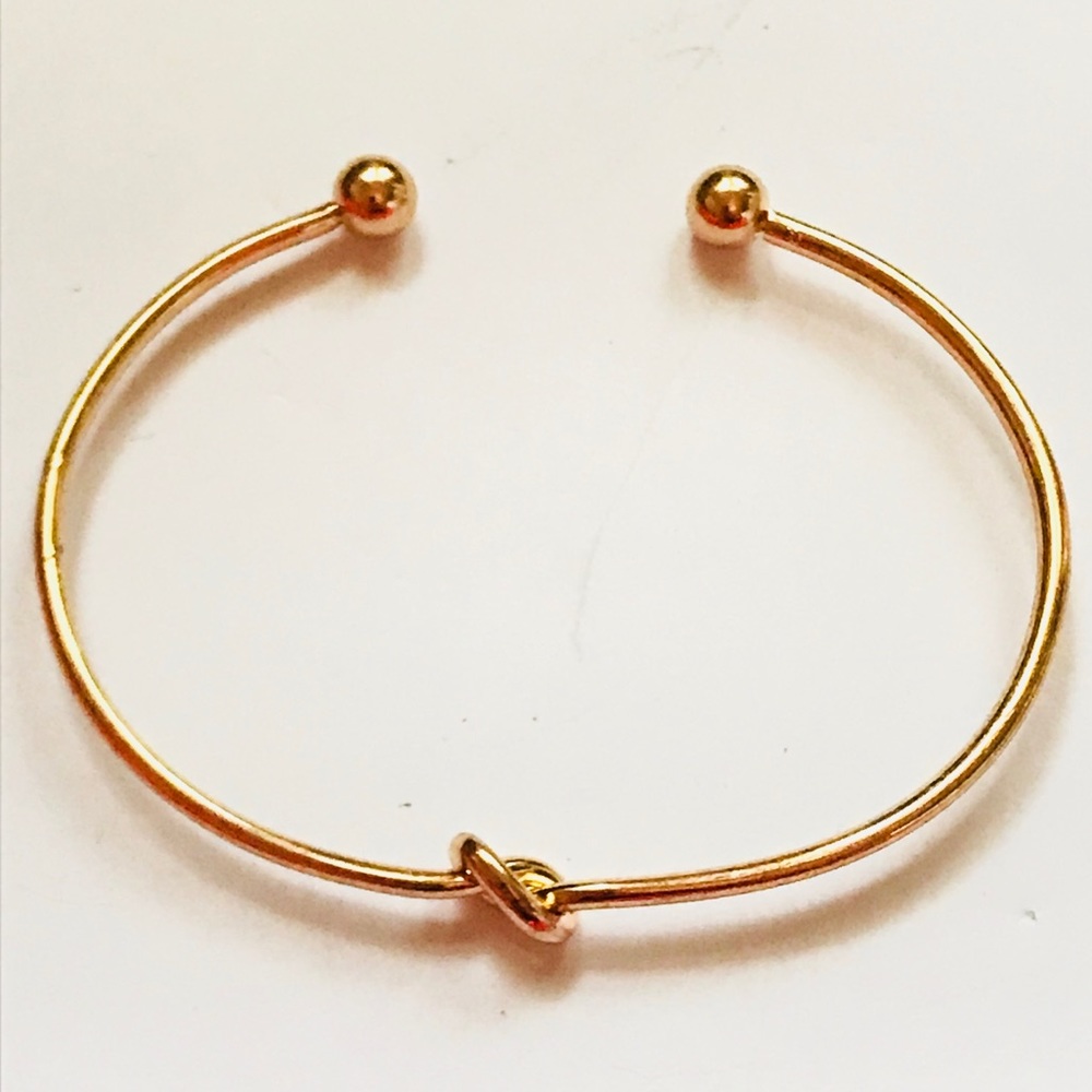 Gold tone bracelet